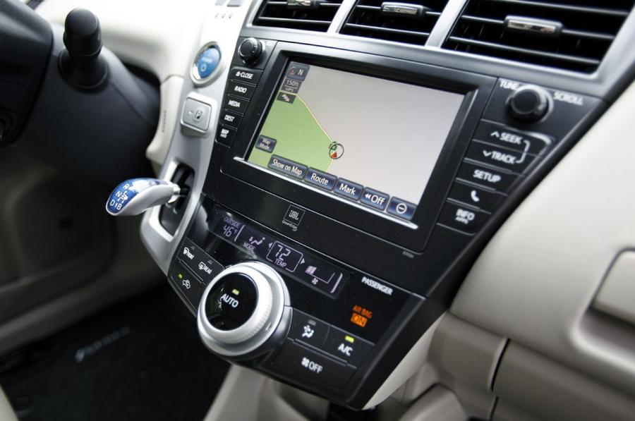  Toyota Prius V 2011 года  (фото 170 из 208)